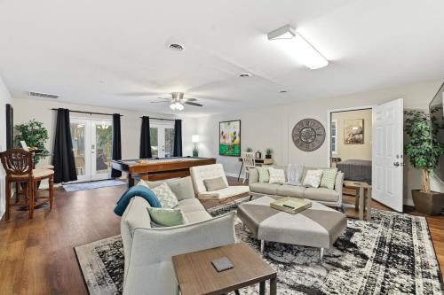 North Chesterfield House | The Divine Cottage! Woodsy Hideaway!