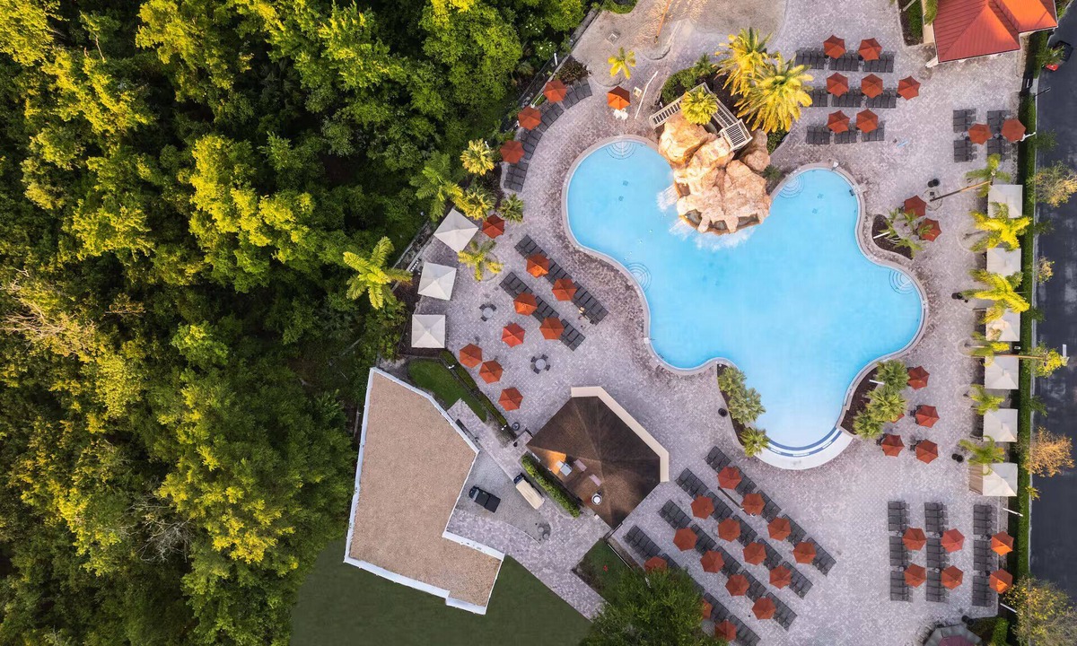 West Kissimmee Hotel | The Escape You Didn’t Know You Needed! 2 Units with Kitchen, Outdoor Pool!