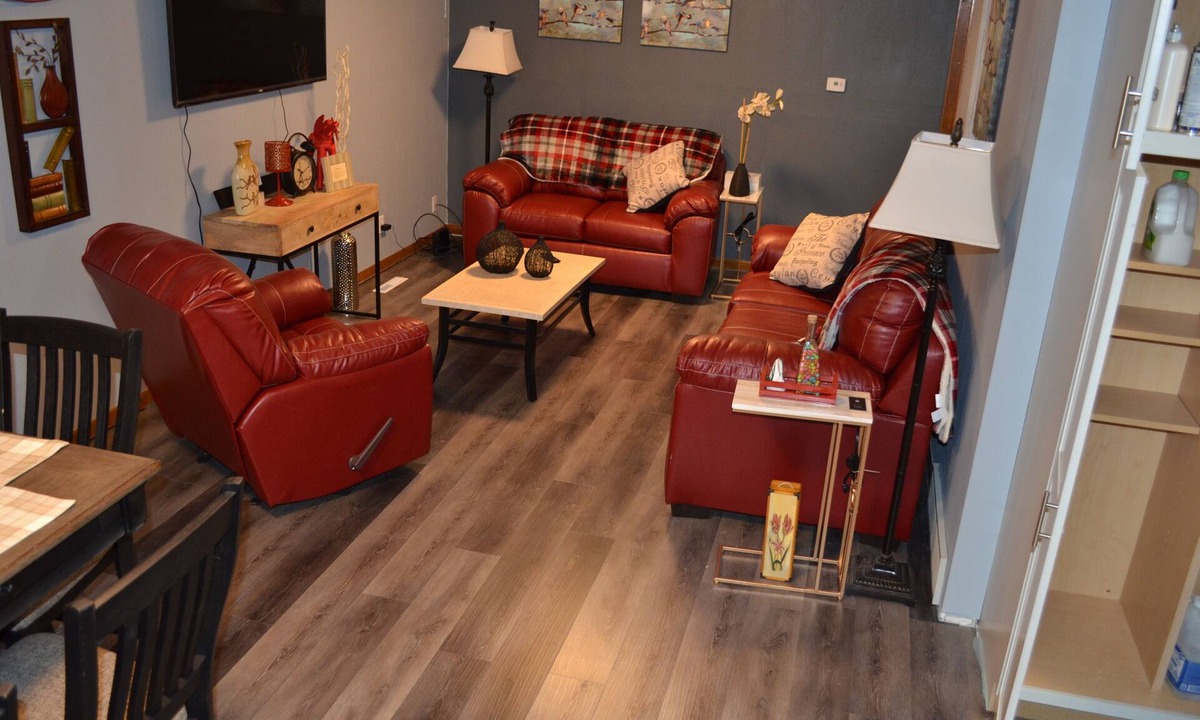 Sergeant Bluff House | The Farmhouse.only in town!