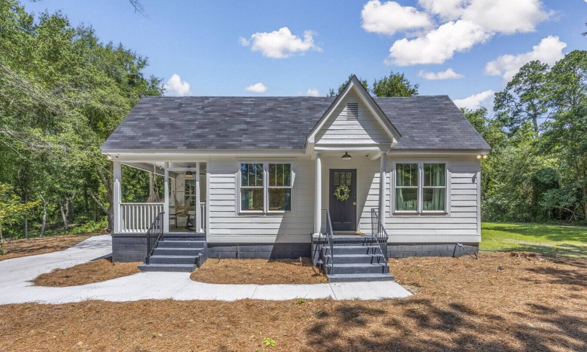 State Park House | The Farmhouse Retreat on 9 acres