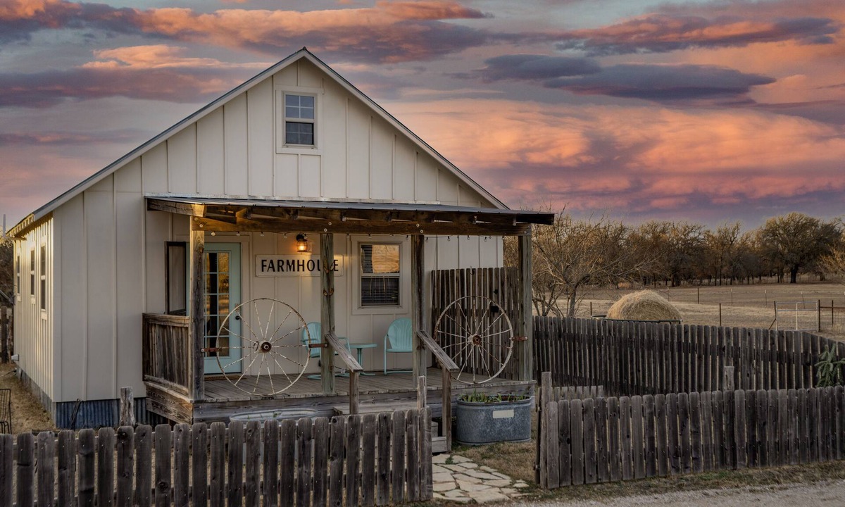 Fredericksburg House | The Farmhouse @ Spotted Sheep Farms - Close to town & wine