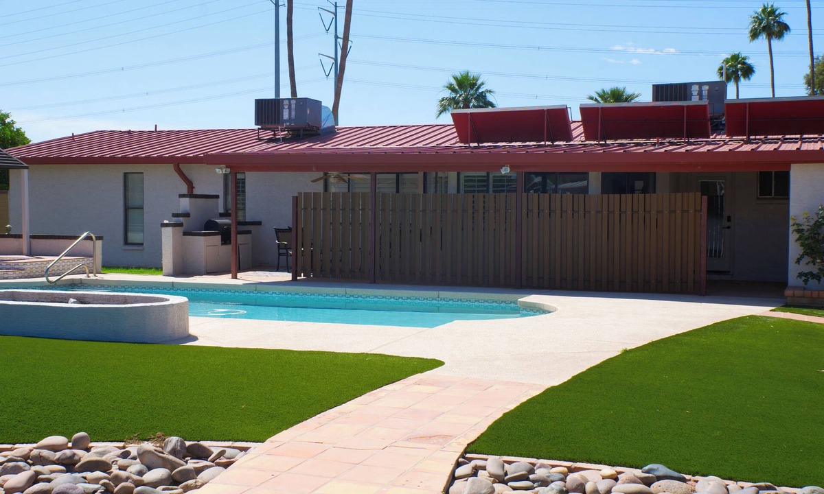 Gilbert House | The Gilbert Rustic Hideway