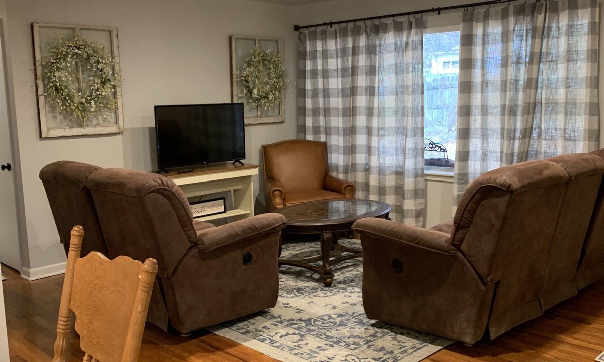 Tahlequah House | The Glad House 4bedrms 2 bath!