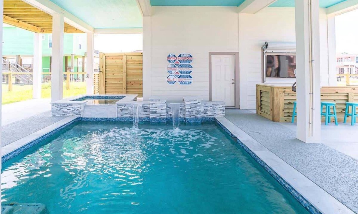 Crystal Beach House | The Grand Pearl: Private Pool & Spa~Beach Access