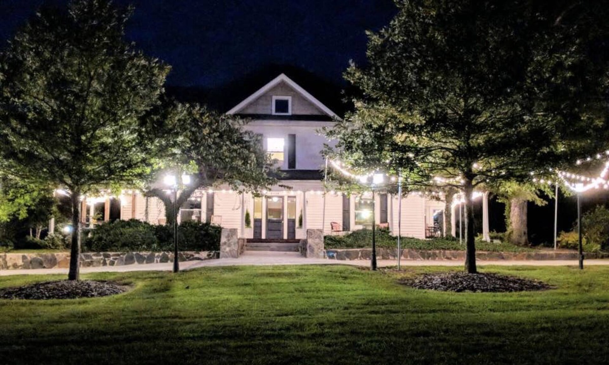 Greensboro House | The Groome Inn conveniently located 10 minuets from Highpoint and Greensboro.