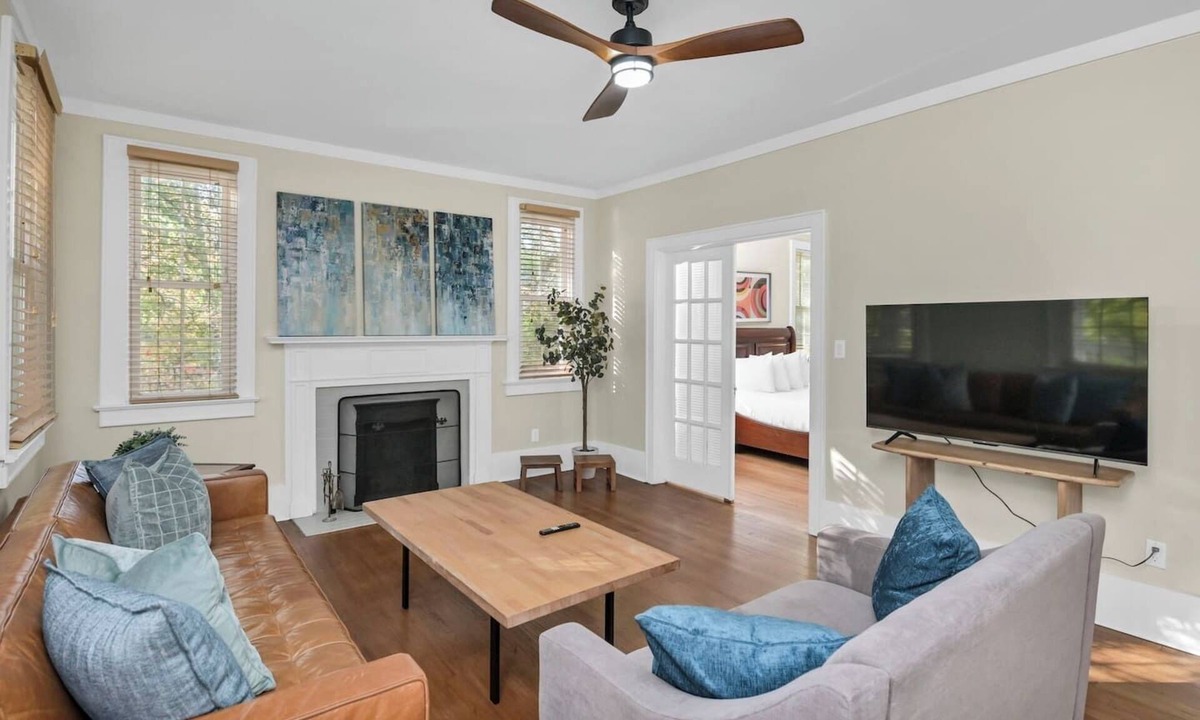 Eau Claire Apartment | The Grove on Margrave | Downstairs Duplex | 3BR2BA