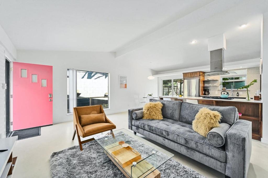 South River City House | The Guava Door - Cheerful Mid-Century - big yard, free parking