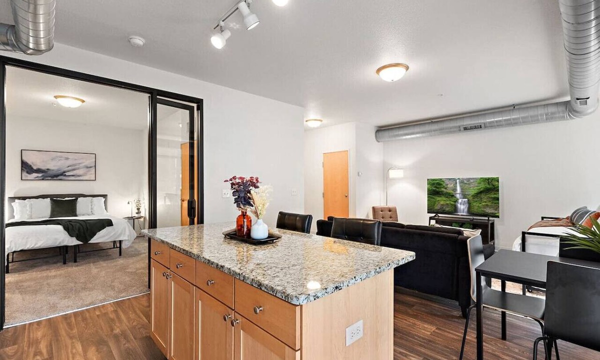 Downtown Minneapolis Apartment | The Hazel | Free parking, Gym, Fast WIFI, Central