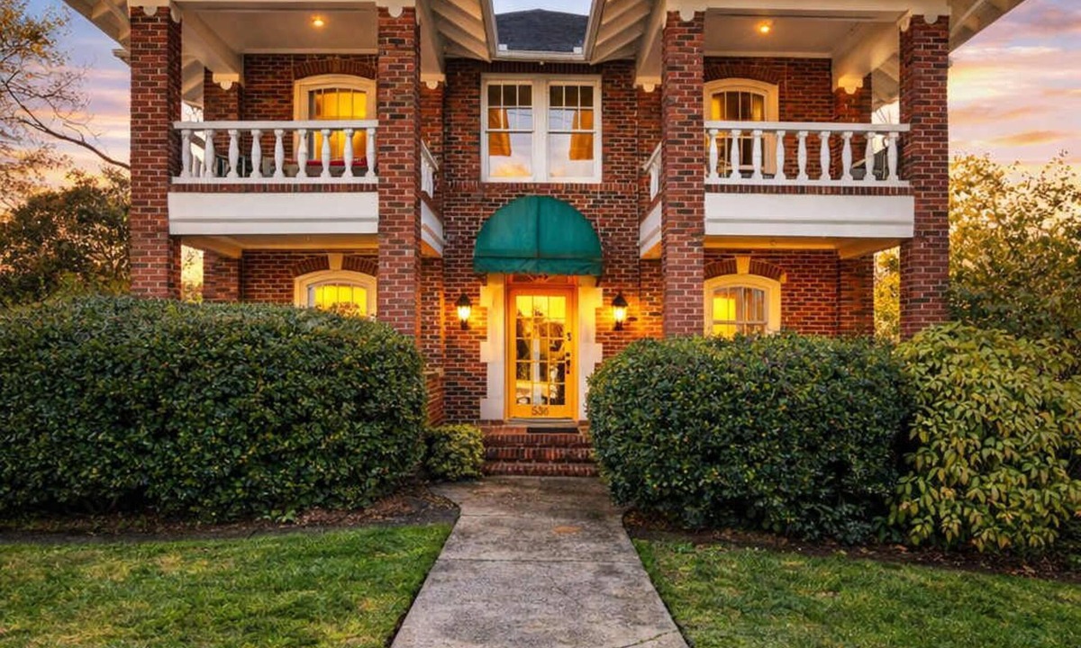 Charlotte Condo | The Home Collection: Hawthorne 1BR King Suite | Private Balcony | Walk to Novant