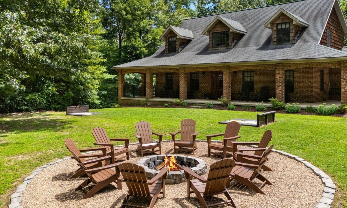 Skyland House | The Huntly Estate · Events, Pool, Fire Pits, Large Groups