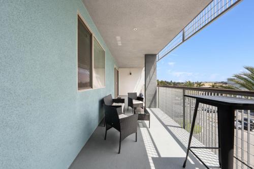 Del Rey Apartment | The Iris-Modern 3BD in the Heart of Marina del Rey-Pool,Gym,Jacuzzi-Near LAX