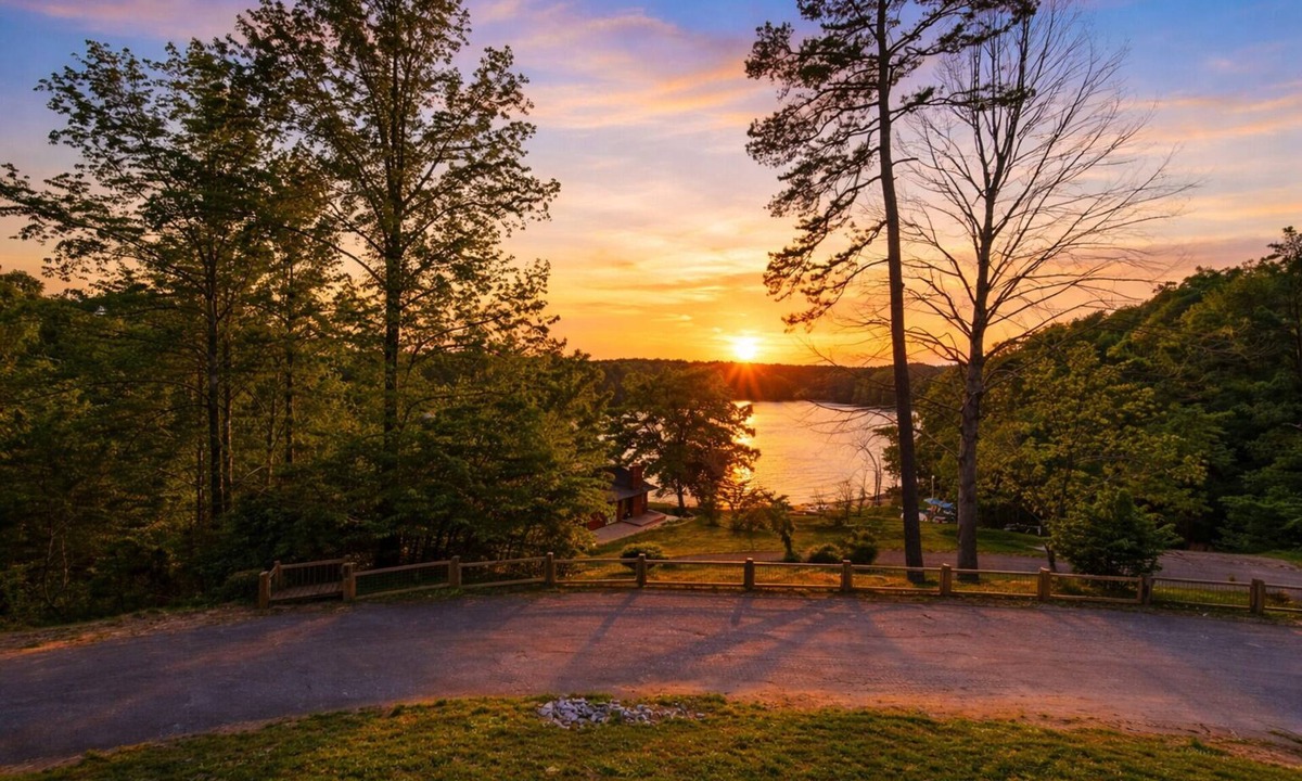 Northlakes House | The Lake Hickory Retreat- Waterfront Pet Friendly Home Away From Home!