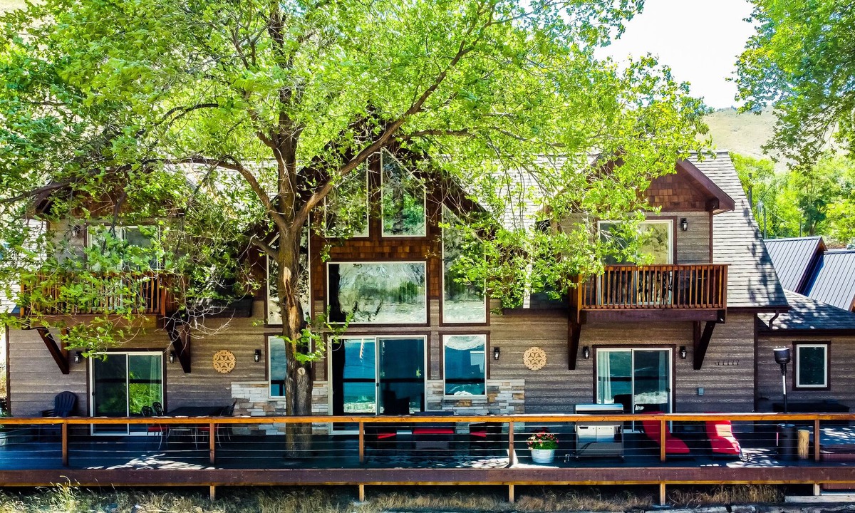 Riggins Cabin | The Lodge at Big Eddy on the main Salmon River