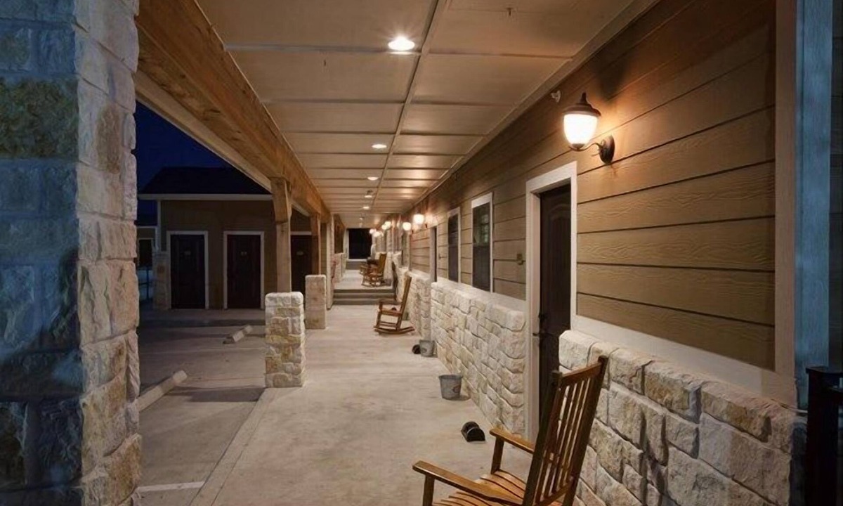 Kenedy Hotel | The Lodge at Kenedy