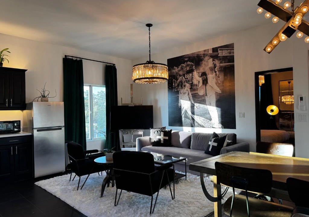 Mar Vista Apartment | The Loft at Butler
