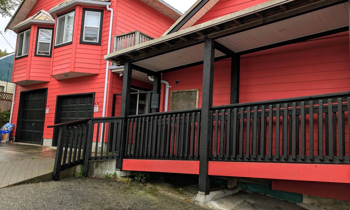 Alert Bay Apartment | The Maple Executive Suite | 2-Bedroom Serviced Apartment