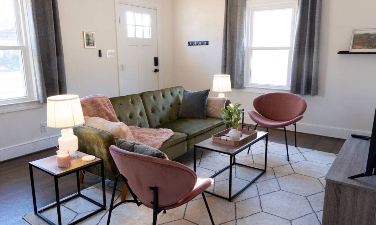 High Point House | The Marilyn: Fun Femme Walkable