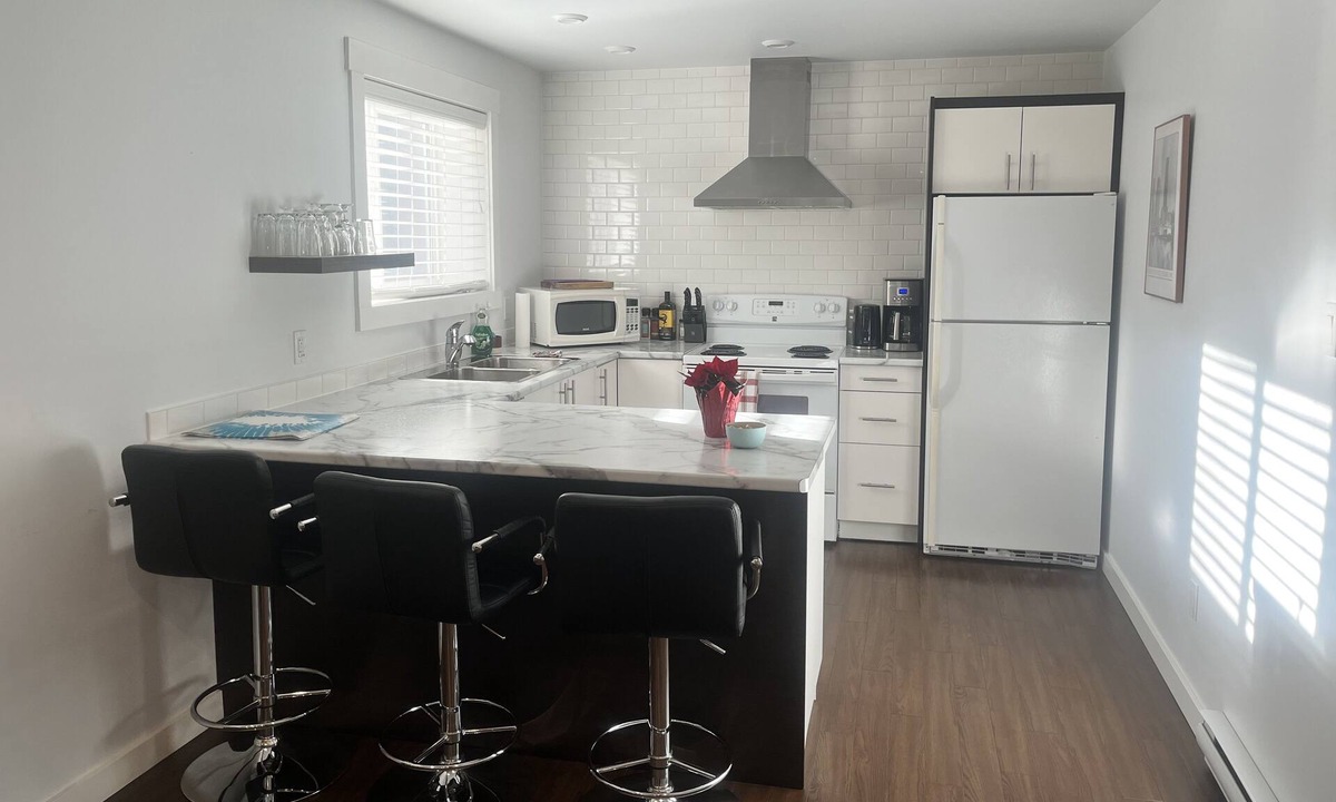 Comox Apartment | The Modern Comox Suite
