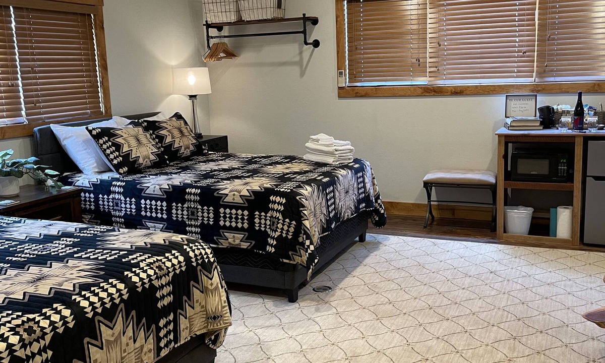 Ennis Apartment | The Mountain View Suite