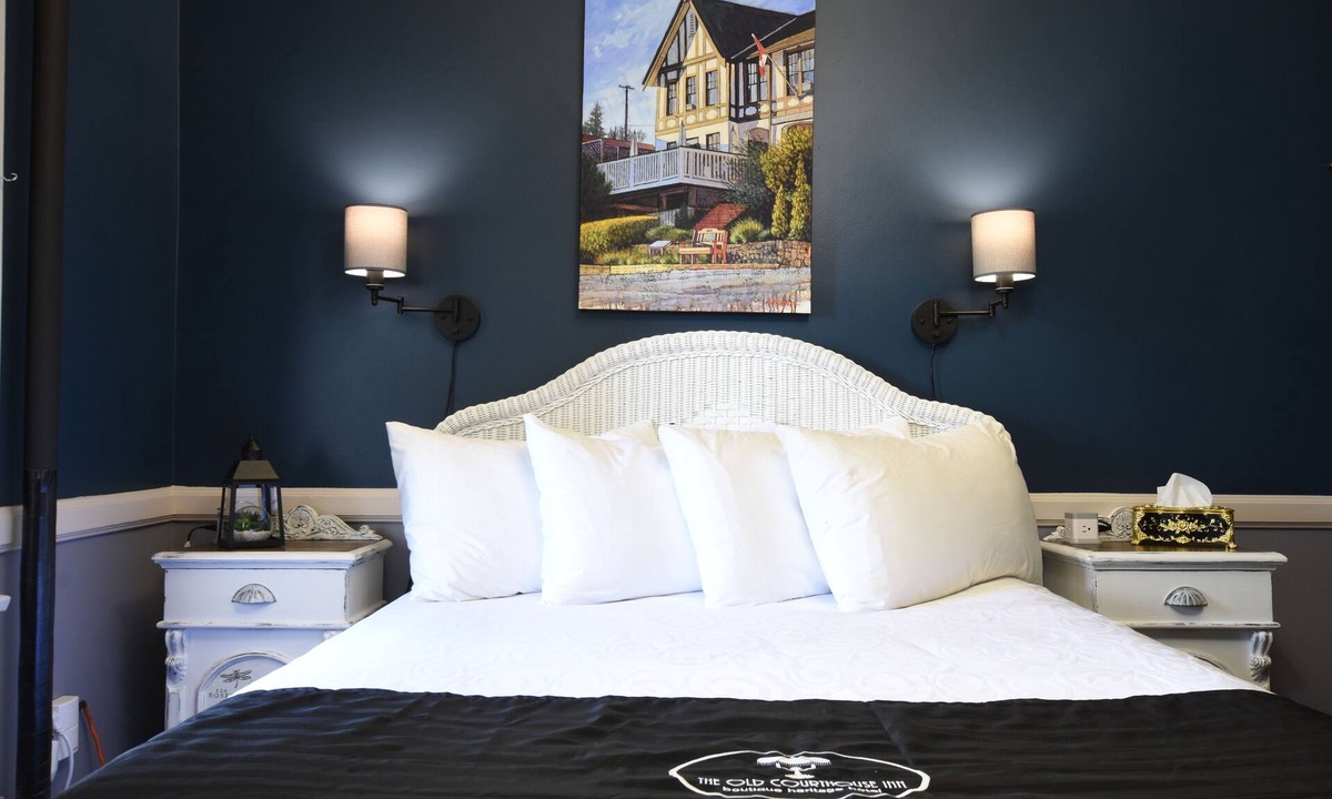 Historic Powell River Townsite Hotel | The Old Courthouse Inn