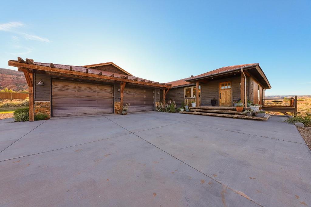 Moab South Valley House | The Petroglyph House