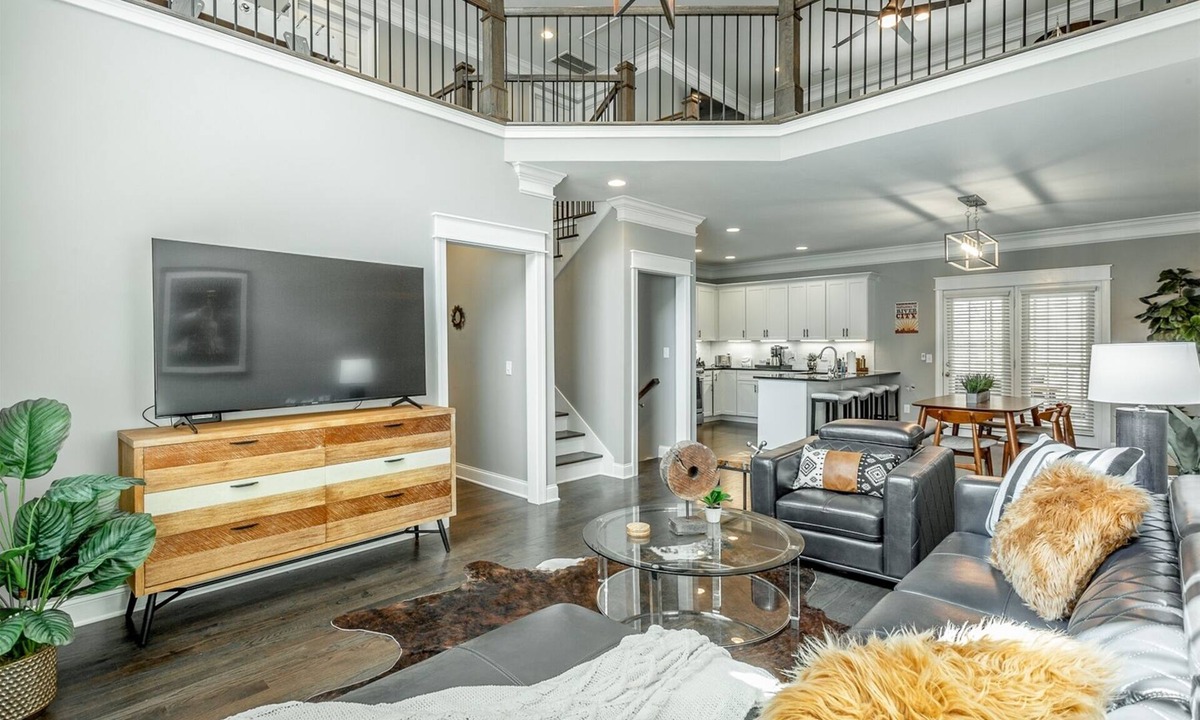 North Chattanooga House | The Place in Chattanooga - A Craftsman Dream in North Shore | 3 Bed, 2.5 Bath