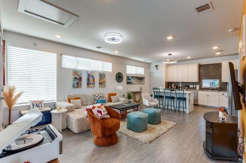 MLK House | The Q - Austin Family Vacation Home - Hot Tub, Sauna, Gym & Backyard