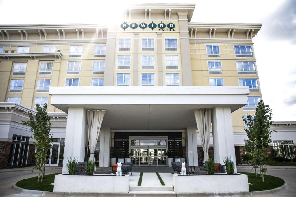 West Des Moines Hotel | The Rewind West Des Moines, Tapestry Collection By Hilton