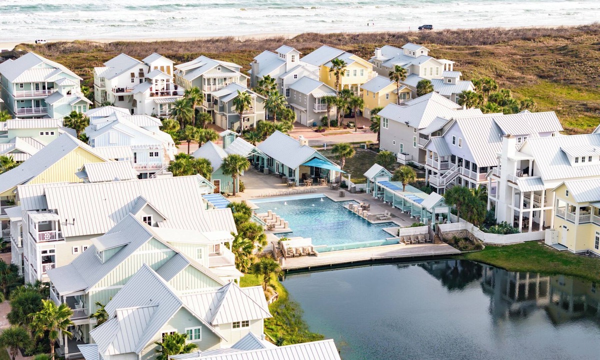 Cinnamon Shore Cottage | The Salty Seahorse 105 WI