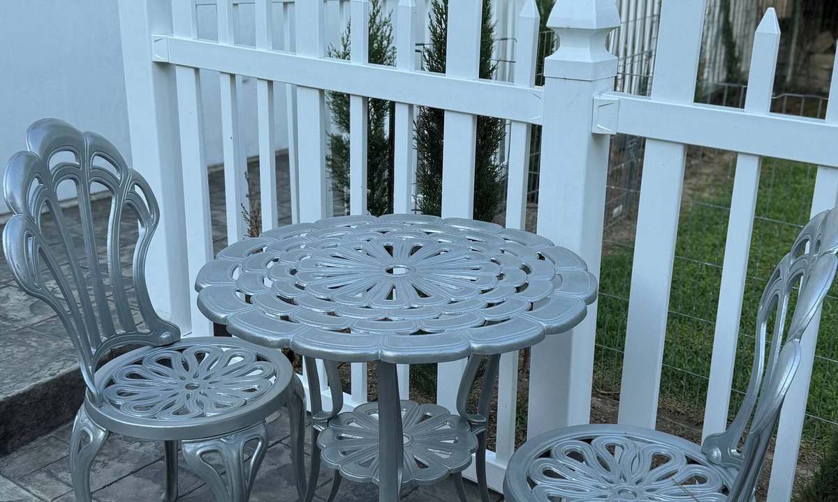 Rolling Hills Estates Cottage | The Tiny cottage in quite charming. Palos Verdes with AC, WiFi and washer/dryer