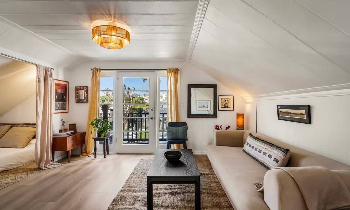 Palms Cottage | The Treehouse - Artist-Designed Retreat with Decks near Culver City