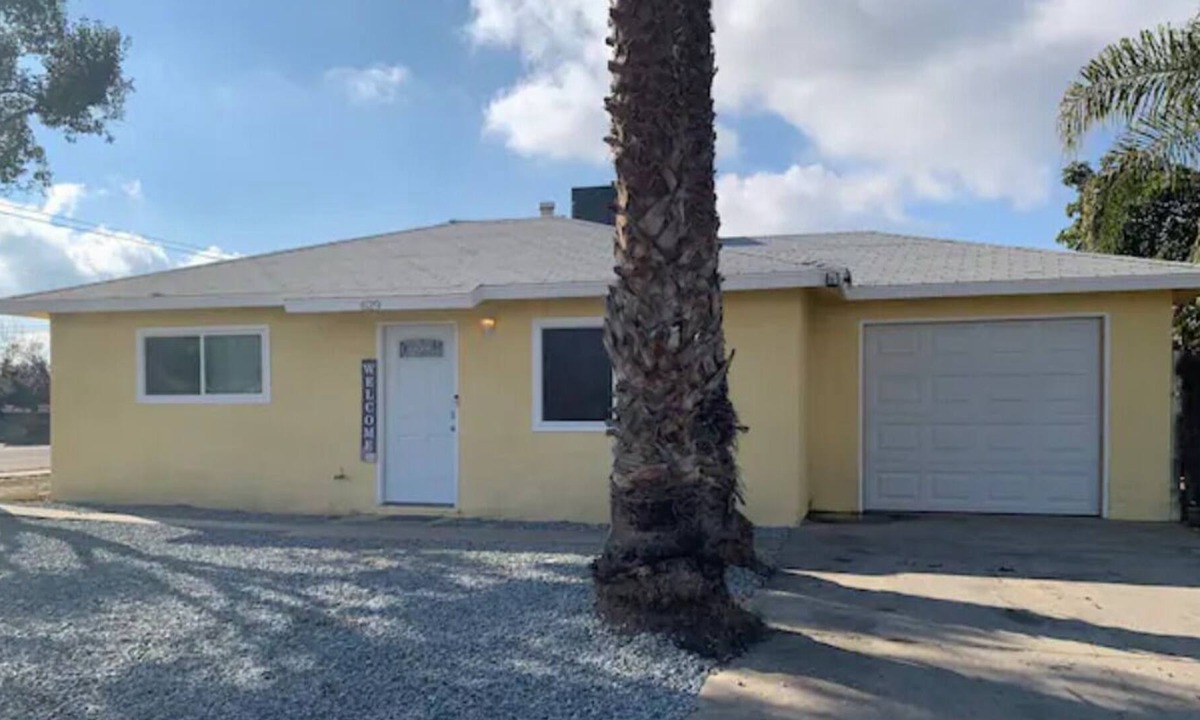 Sanger House | The Two Palm Stay 2 bedroom House /Private Parking
