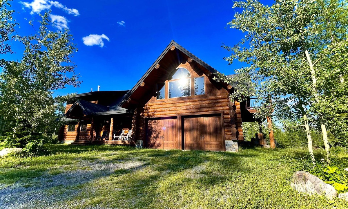 Polebridge House | The Ultimate Montana Wilderness Experience with Upscale Comfort