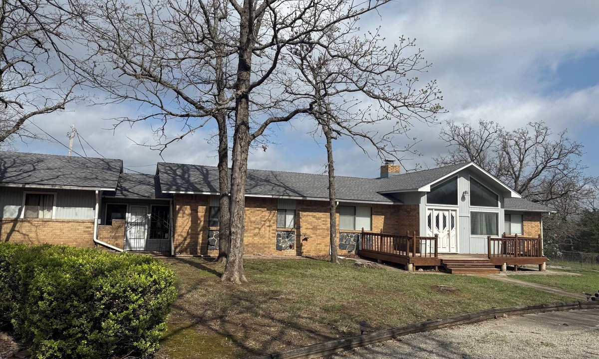 Sulphur House | The vacation home that has everything. Fishing, playing, hiking