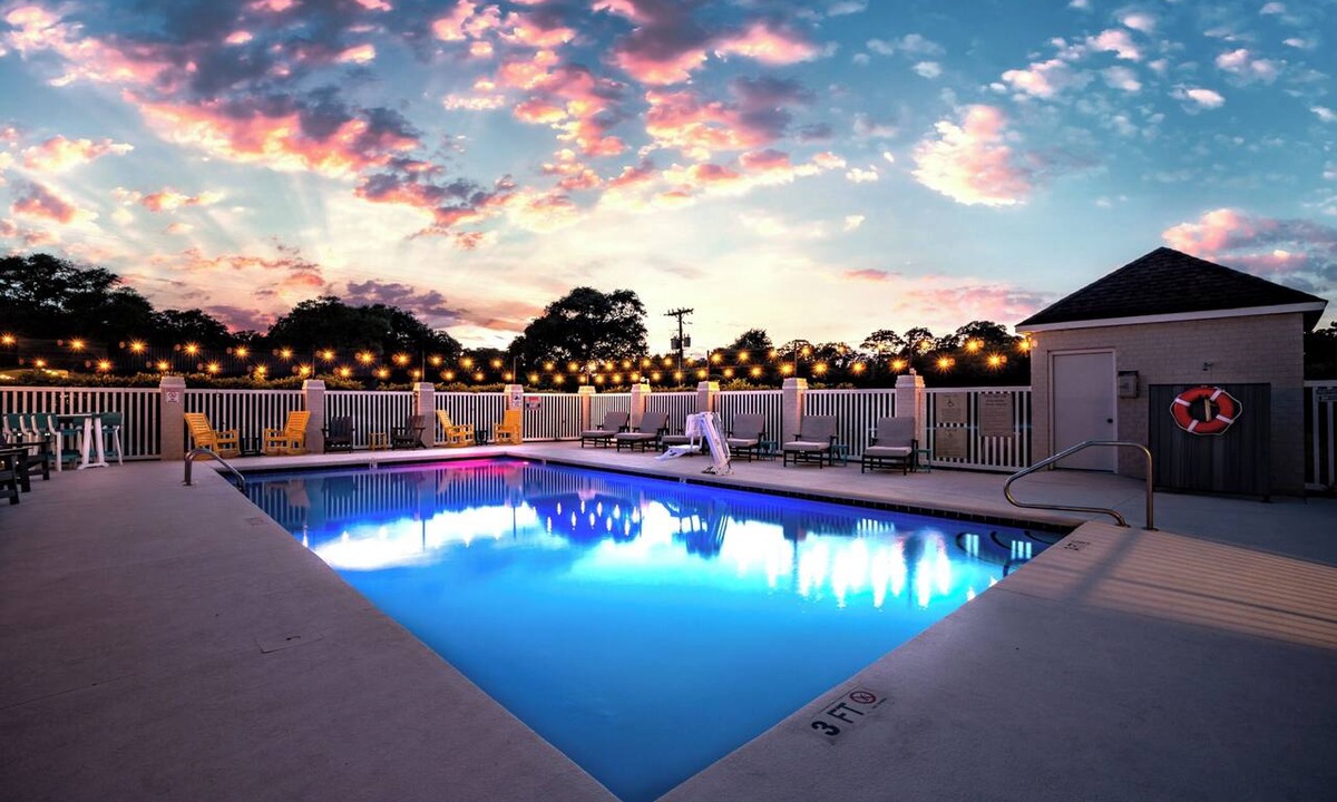 Cedar Point Hotel | The Windstar Hotel - Emerald Isle/Swansboro