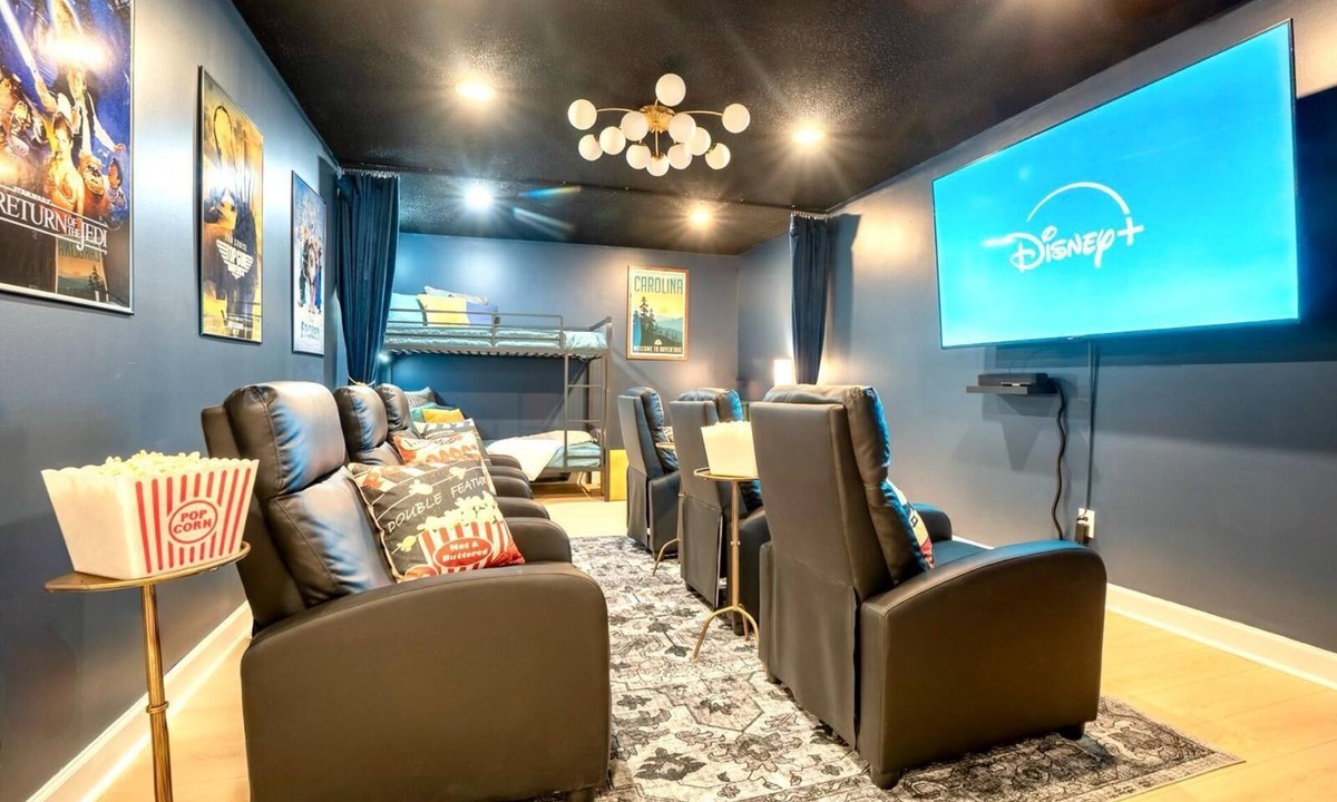Greensboro House | Theater and game rooms/5 bedrooms/2 king-size beds/TikTok and Instagram wall