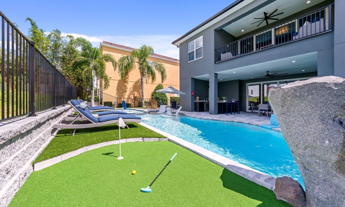Reunion House | Themed Games, Theater Room | Themed Kids Bedrooms | Private Pool with Golf Putting