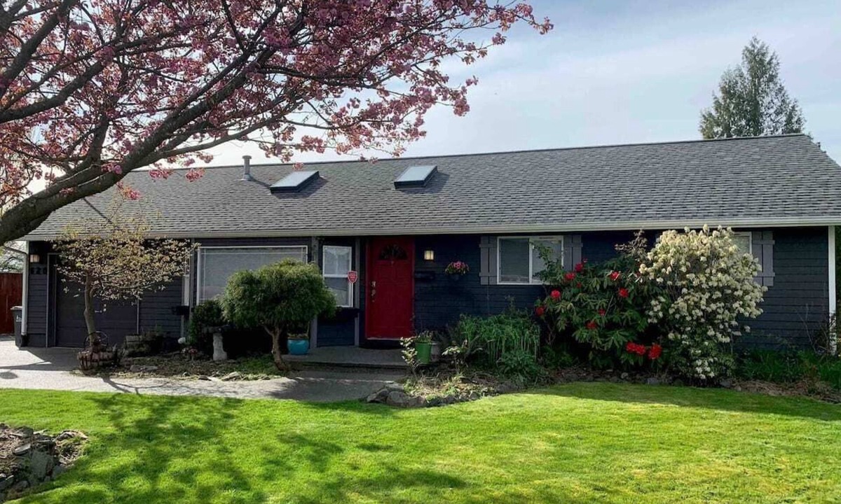 Enumclaw House | This house is a 3 bedroom(s), 1 bathrooms, located in Enumclaw, WA.
