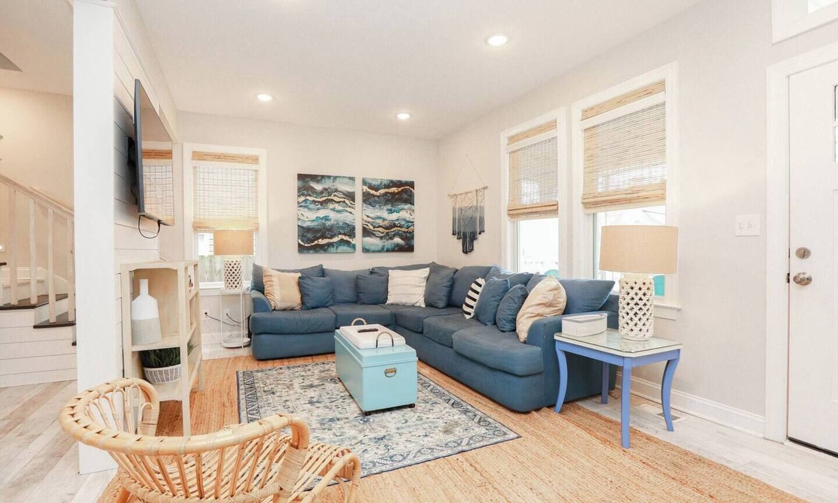 Hampton House | This house is a 4 bedroom(s), 2 bathrooms, located in Hampton, VA.