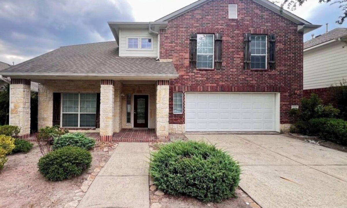 Barker House | This is a spacious house with 5 bedrooms and 2.5 bathrooms. many amenities