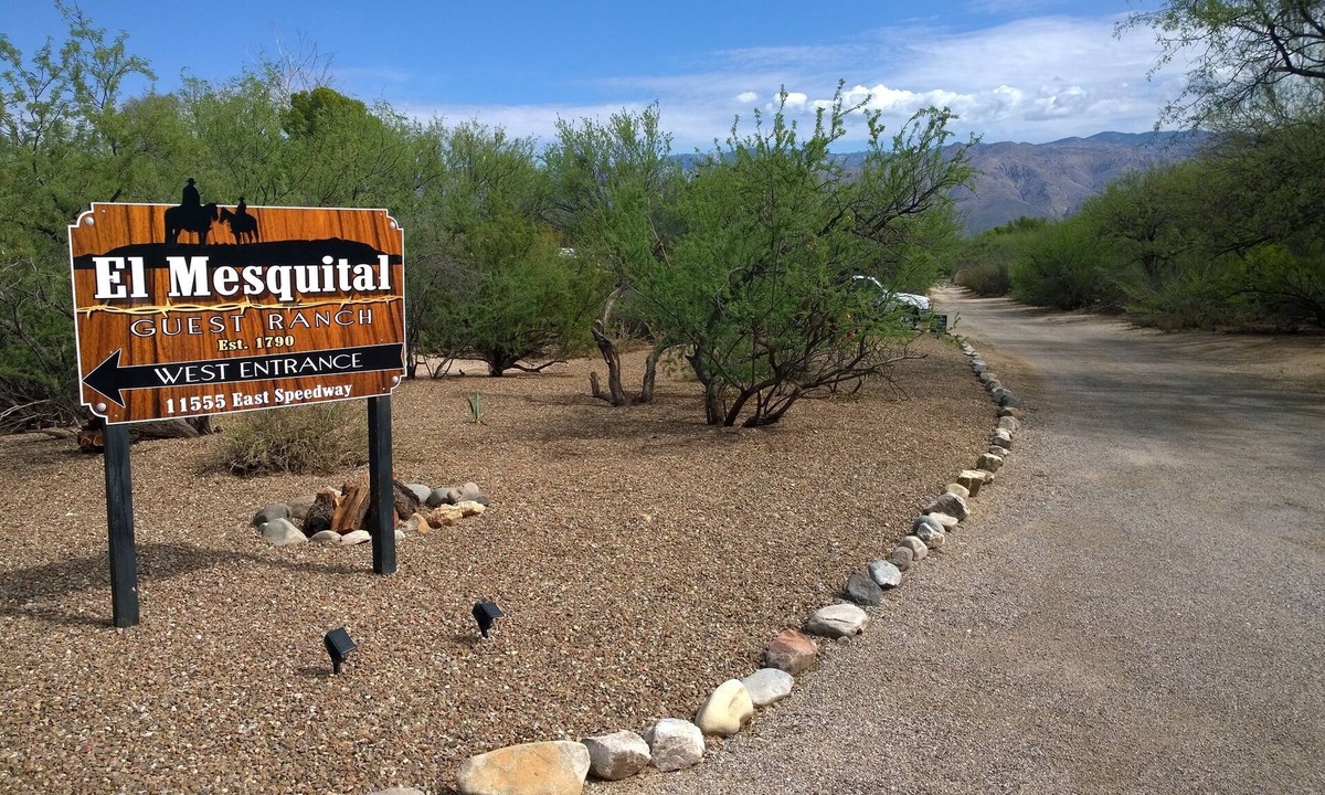 Tanque Verde Cabin | THIS WEEKEND ONLY! LOWEST PRICES! Casita on 10.5 ac Guest Ranch, Full Kitchen!