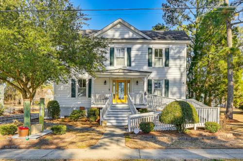 Belhaven House | Timeless Charm! Family Home Near Belhaven Beach