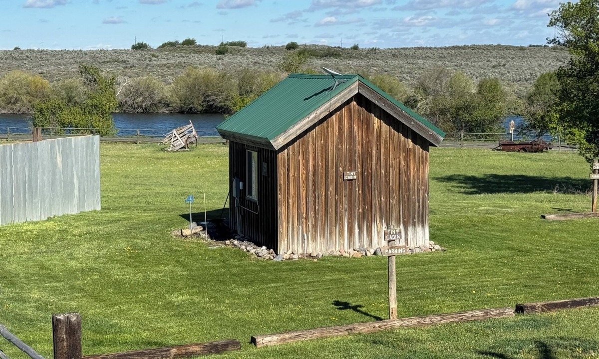 Chester Cabin | Tiny Cabin on the River (EV, Dog Friendly), Tiny Cabin on the River