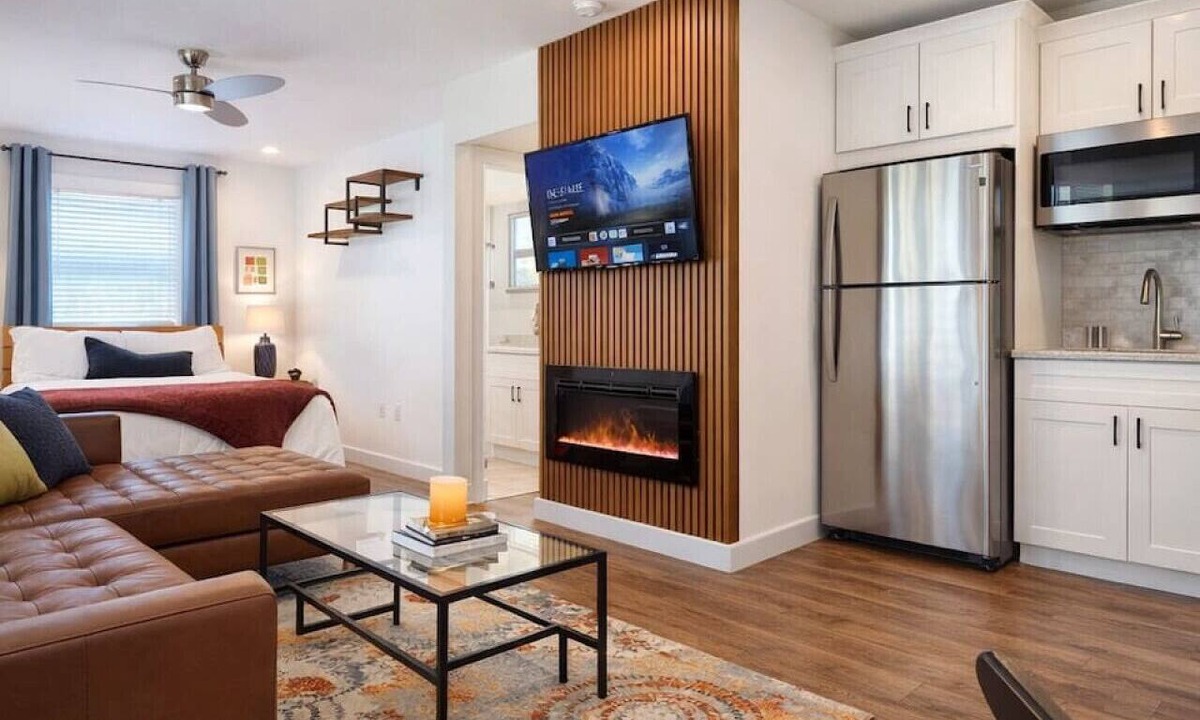 Villa Heights Apartment | Tiny House, Walk to Light Rail and Optimist Food Hall