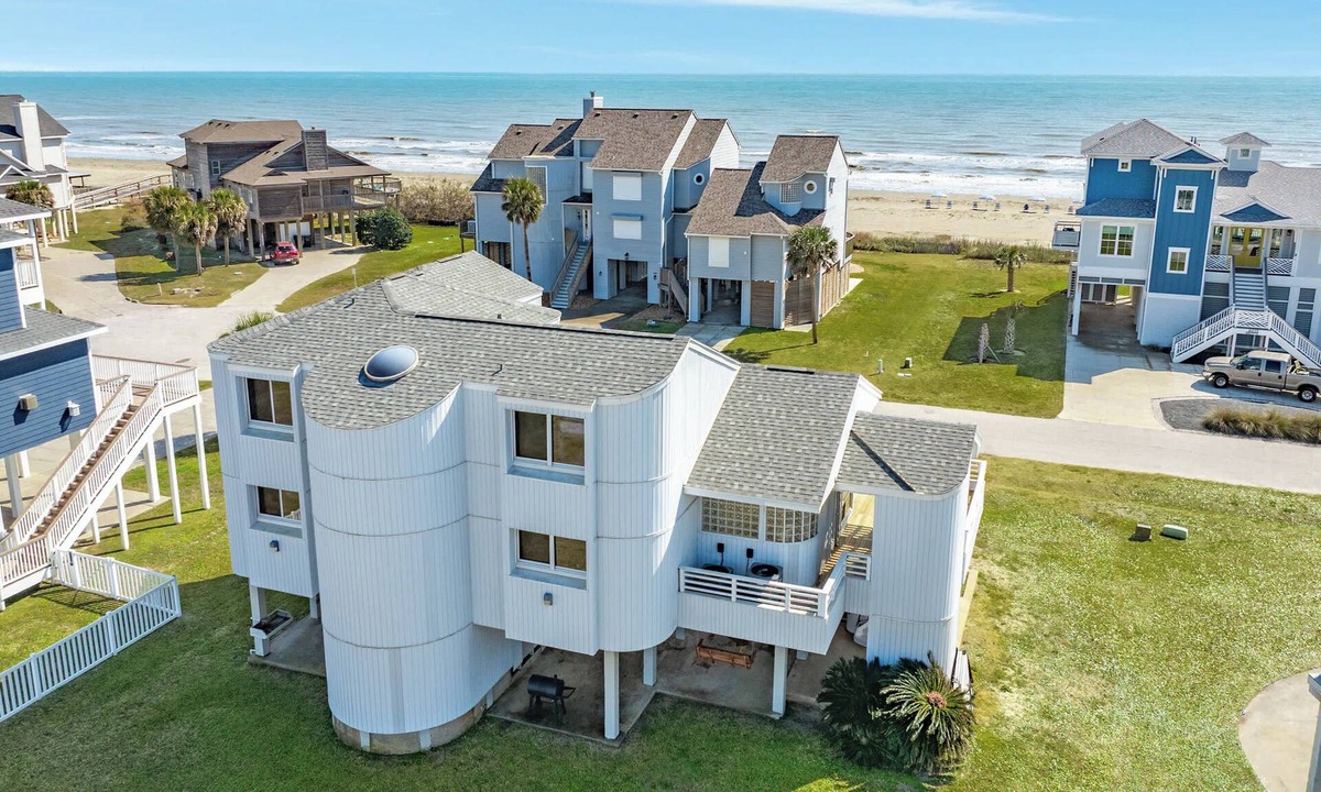 Indian Beach House | Too Much Fun - Retro Chic, Cool Lux Beach Retreat