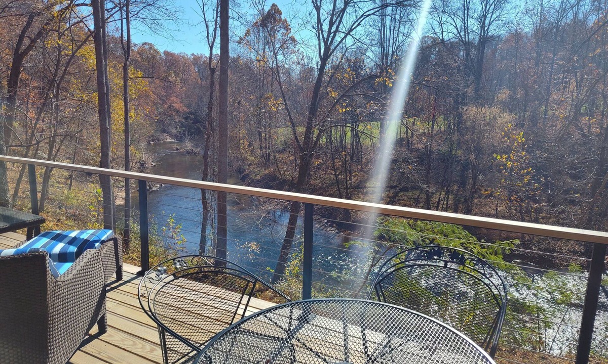 Faber Cabin | Top Rated River Cabin in the Heart of Nelson County. Close to all attractions!