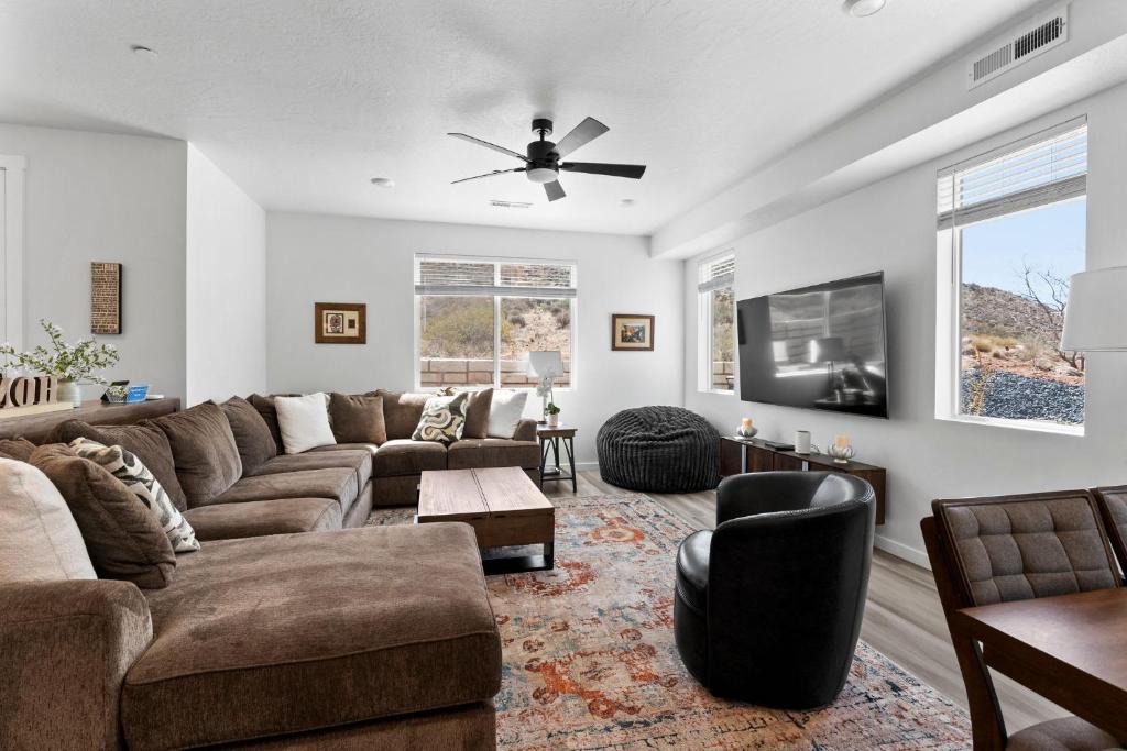 St. George Apartment | Touch of Class - 5BR - Hot Tub & Near Zion