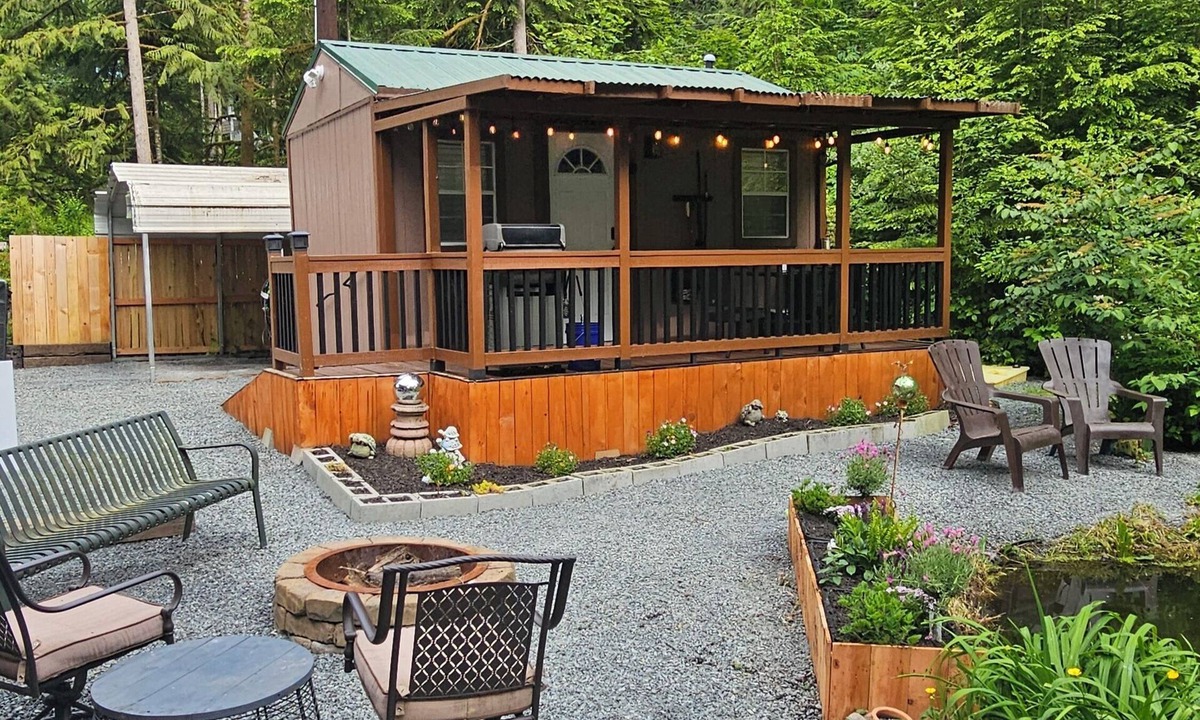 Jordan Road-Canyon Creek House | Tranquil Guest/Tiny house Retreat in Scenic Granite Falls with A/C, Wifi & more.