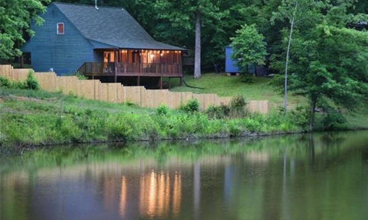 Mount Gilead House | Tranquil Lake Life Getaway @ Lake Tillery Community - Mid Term Rental - 1-6Mnths