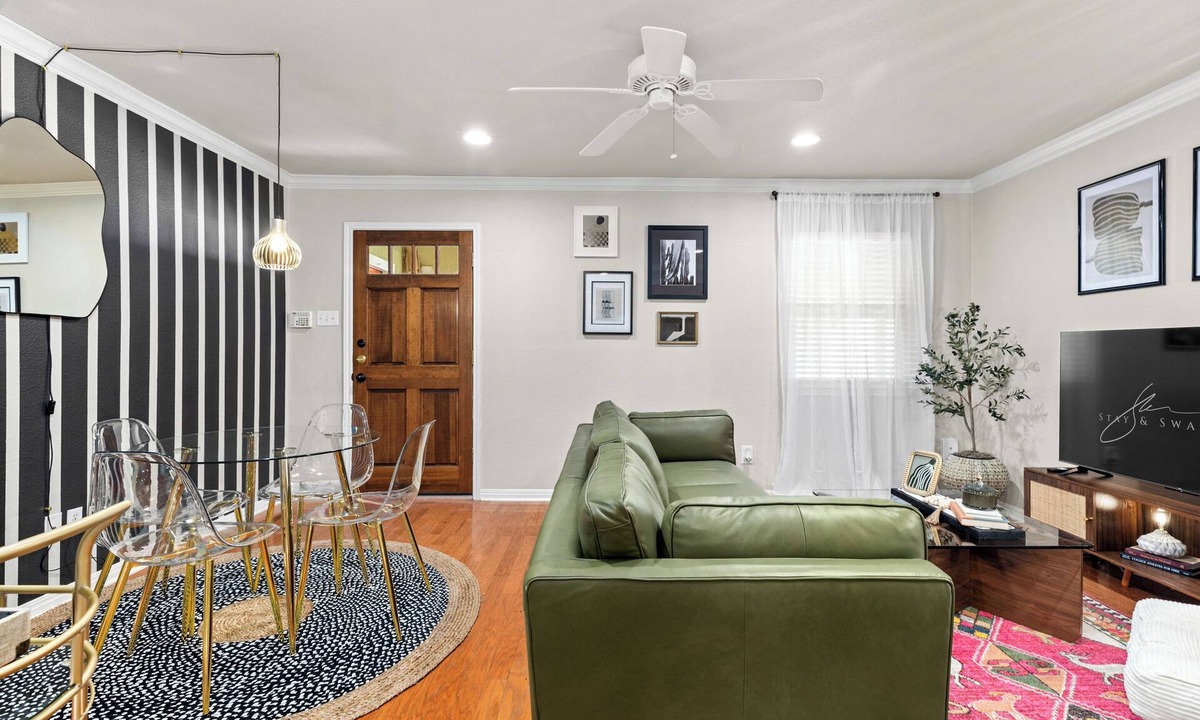 Travis Heights Condo | Travis Heights Modern Getaway - Corporate Housing Rental